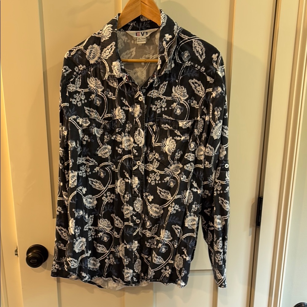 EV1 Women's Navy and White Floral Button Down Shirt